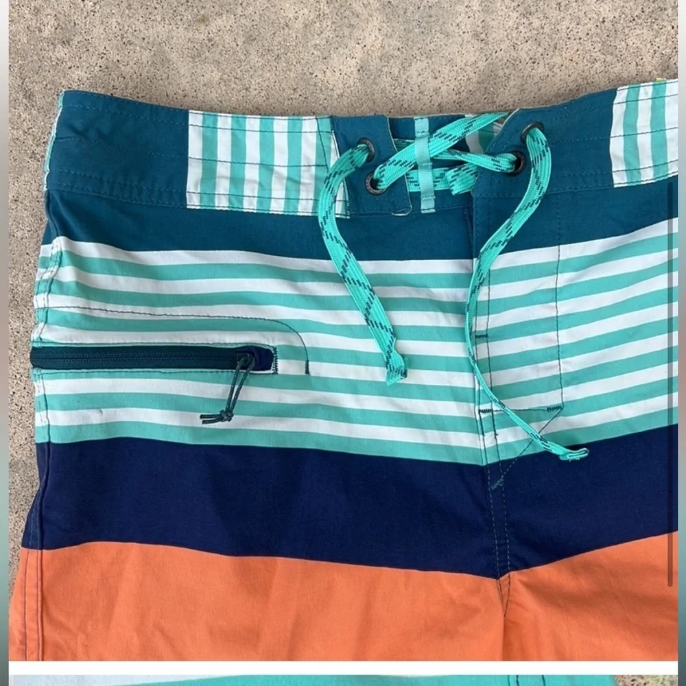 Patagonia Men's Wavefarer Striped Boardshorts Swim Trunks Size 30
